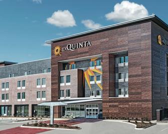 La Quinta Inn & Suites by Wyndham Dallas Grand Prairie North - Grand Prairie - Bygning