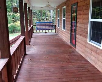 The Bunkhouse - 3 Br, 2 Ba Deluxe Cabin - Genoa - Balcony