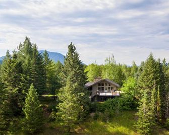 West Glacier Home w/ Majestic Mountain Views! - West Glacier - Outdoors view
