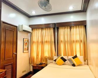 Malate Pensionne - Manila - Bedroom