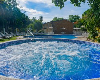 Hotel Nututun Palenque - Palenque - Pool
