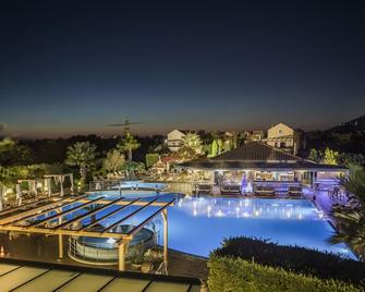 Avithos Resort Apartments Hotel - Svoronata - Bazén