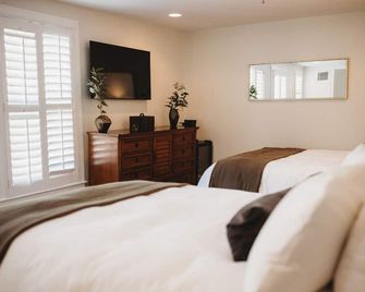 Standard Guest Room- 2 Queens · The Jefferson Inn Rm. 13 - Southern Pines