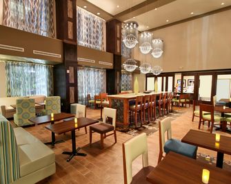 Hampton Inn & Suites Winnie - Winnie - Restaurant