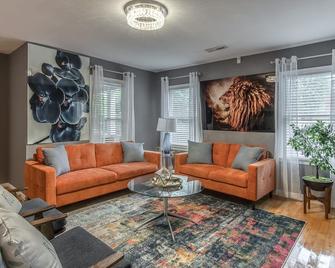 Heart of Atlanta Home 1 Block Away From Beltline & Krog Market - Atlanta - Soggiorno