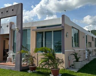 Family-private Gated Beach House-Pool & Walk to Beach-Sleeps 8 - Patillas - Building