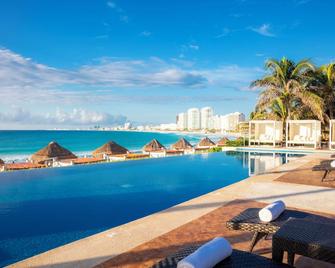 Krystal Altitude Cancún - Cancún - Uima-allas