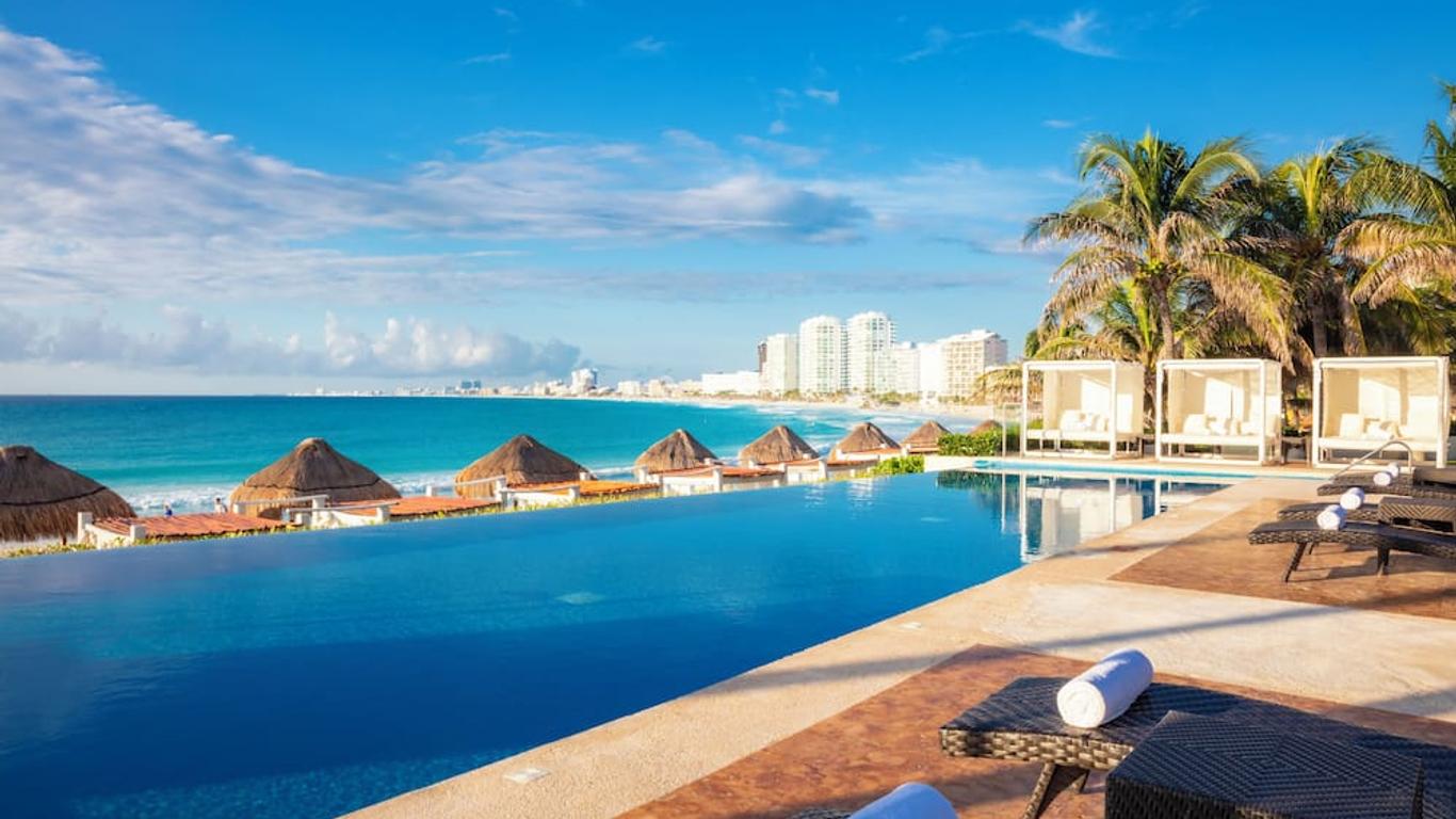 Krystal Altitude Cancún