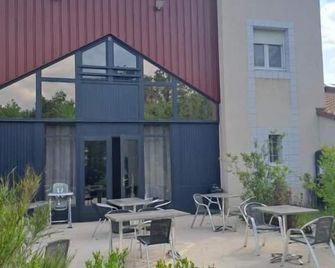 Hôtel Le Grand Chêne - Gièvres - Patio