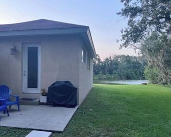 Cute Lake Themed InLaw Suite with Trails in Peaceful Setting - Plant City - Innenhof