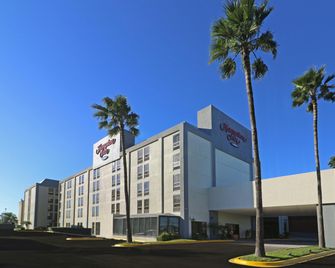 Hampton Inn by Hilton Monterrey-Airport - מונטרי - בניין