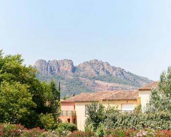 B&B HOTEL Fréjus Roquebrune-sur-Argens - Roquebrune-sur-Argens - Vista del exterior