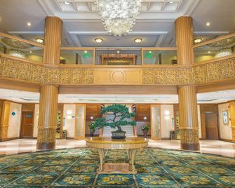 Shangri-La Hangzhou - The back garden of West Lake - Hangzhou - Lobby