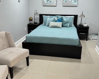 Welcome toCozy La Palma B, is quite and clean pleace - Bayonet Point - Bedroom