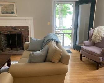 8 Minute Walk To Silver Beach - North Falmouth - Sala de estar