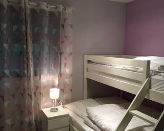 Comfortable 100m² wooden chalet with private spa - Mauriac - Chambre