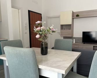 Toi Apartments - Brindisi - Essbereich