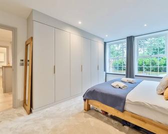Stylish apartment with parking Pass the Keys - Weybridge - Bedroom