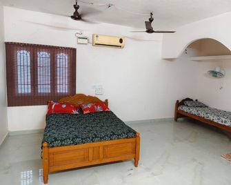 Aala Stays - Tirunelveli - Slaapkamer