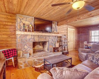 Cropwell Cabin w/ Fire Pit, Near Logan Martin Lake - Pell City - Obývací pokoj