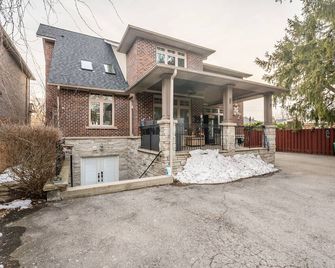 Luxury Lakeview Walkout Basement Apartment - Mississauga - Gebäude