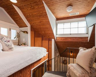 Carriage House 3 blocks from Forsyth Park - Savannah - Bedroom