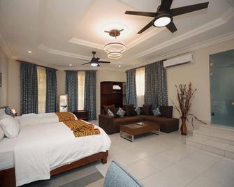 Cocktail And Dreams Hotel - Acra - Habitación