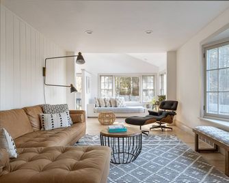 Chic Country Home with Catskills Mountain Views - Olivebridge - Living room