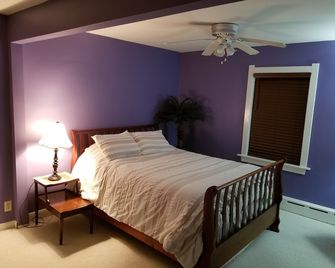 Welcome to Lenny's Lodge; a cozy home nestled into a thriving community. - Oregon - Bedroom