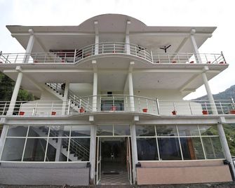OYO 14158 The Kempty Fall Resort - Mussoorie - Building