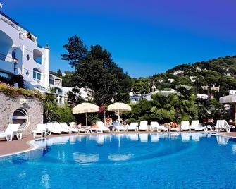 Hotel Mamela - Capri - Pool