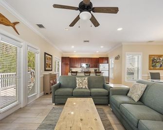 Private Pool Home: 3br/3ba Sanctuary Village Villa 7219 - Duck Key - Living room