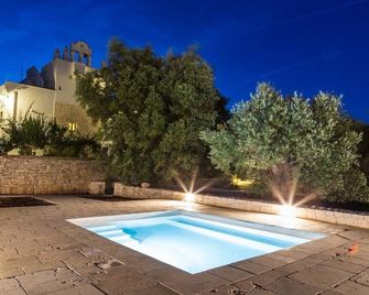 Masseria Lamiola Piccola - Montalbano - Pool