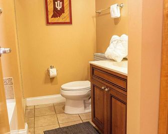 Luxurious Downtown Condo by Georgia St - Indianapolis - Bathroom