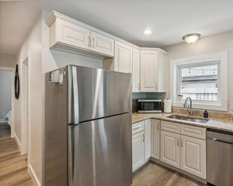 All Sports Lake House On Lake Orion! - Lake Orion - Cocina