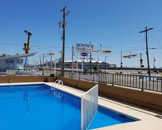 Newport Beach Resort - Wildwood - Pool