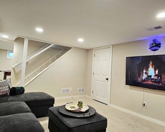 Clean, Spacious Home. Moa, Msp, Game Room, Big Tv - Richfield - Huiskamer