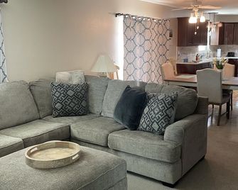 Cheerful Villa in The Villages, Fl - The Villages - Living room