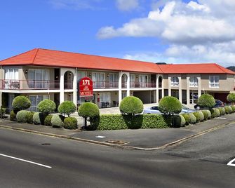 171 أون هاي موتل - بلينهيم - مبنى