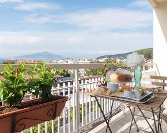 賽瑞藤民宿 - 索倫托 - 蘇連多 - 陽台