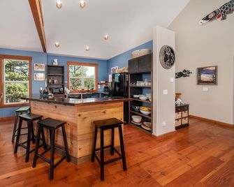 Enjoy Bliss in Pacific City, Dogs OK, Walk to Beach, Close to Town, Deck - Pacific City - Bar