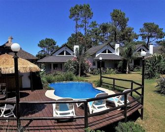 Bungalows Punta Colorada - Piriapolis - Zwembad