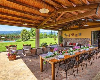 Beautiful Private Villa With Private Pool, Wifi, Tv, Patio, Pets Allowed, Panoramic View And Par - Bibbiena - Patio