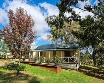 Golden Heritage Cottages - Beechworth - Schlafzimmer