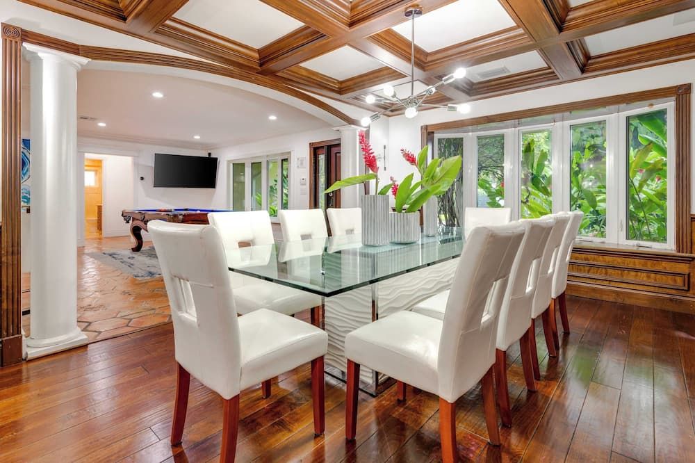 كورال ريدج جيتاواي باي أفانتستاي بول، هوت توب، بيلياردز + 5مينس تو بيتش! - فورت لاودردال - غرفة طعام