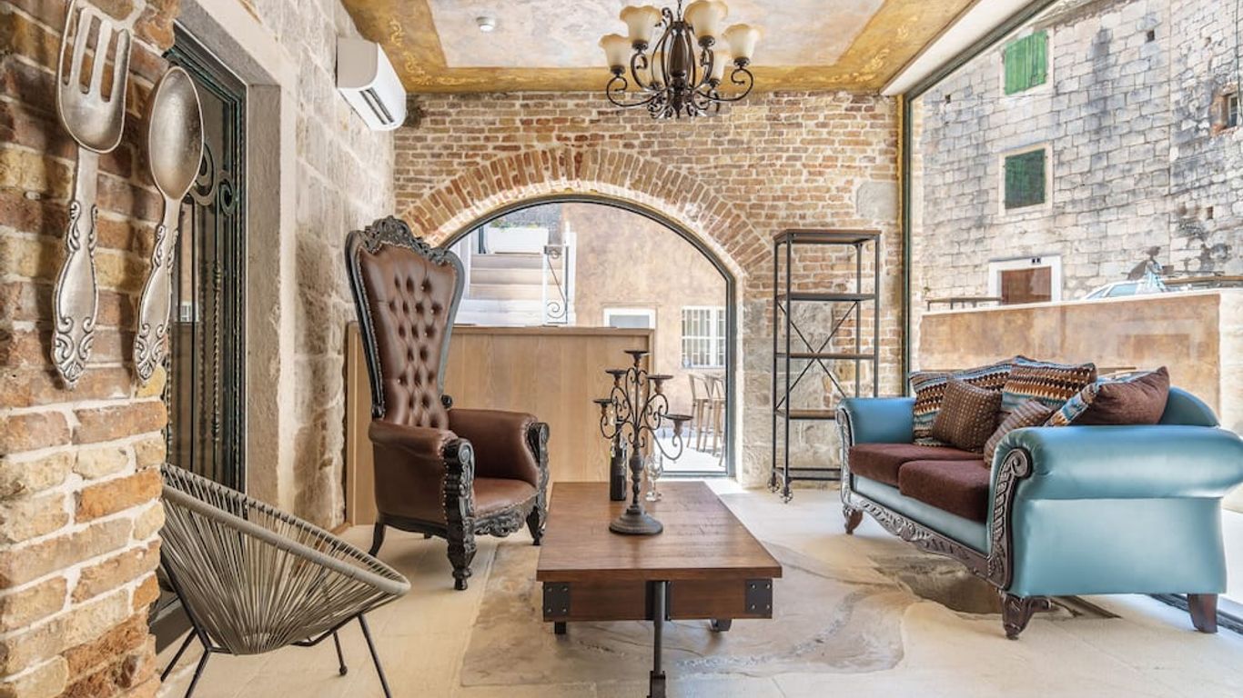 Heritage Palace Varos