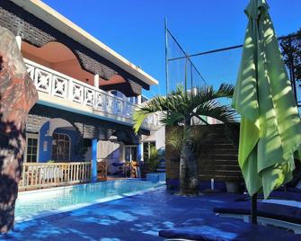 Spacious Villa with Pool and 10 Bedrooms in Quatre Cocos - Belle Mare