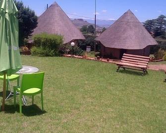 Bird Haven Guesthouse - Hlotse - Patio