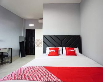 OYO 1680 Hanna Residence - Manado - Habitación