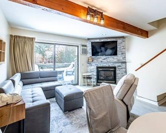Telemark 5 4 Bedroom Condo by RedAwning - Jeffersonville - Living room